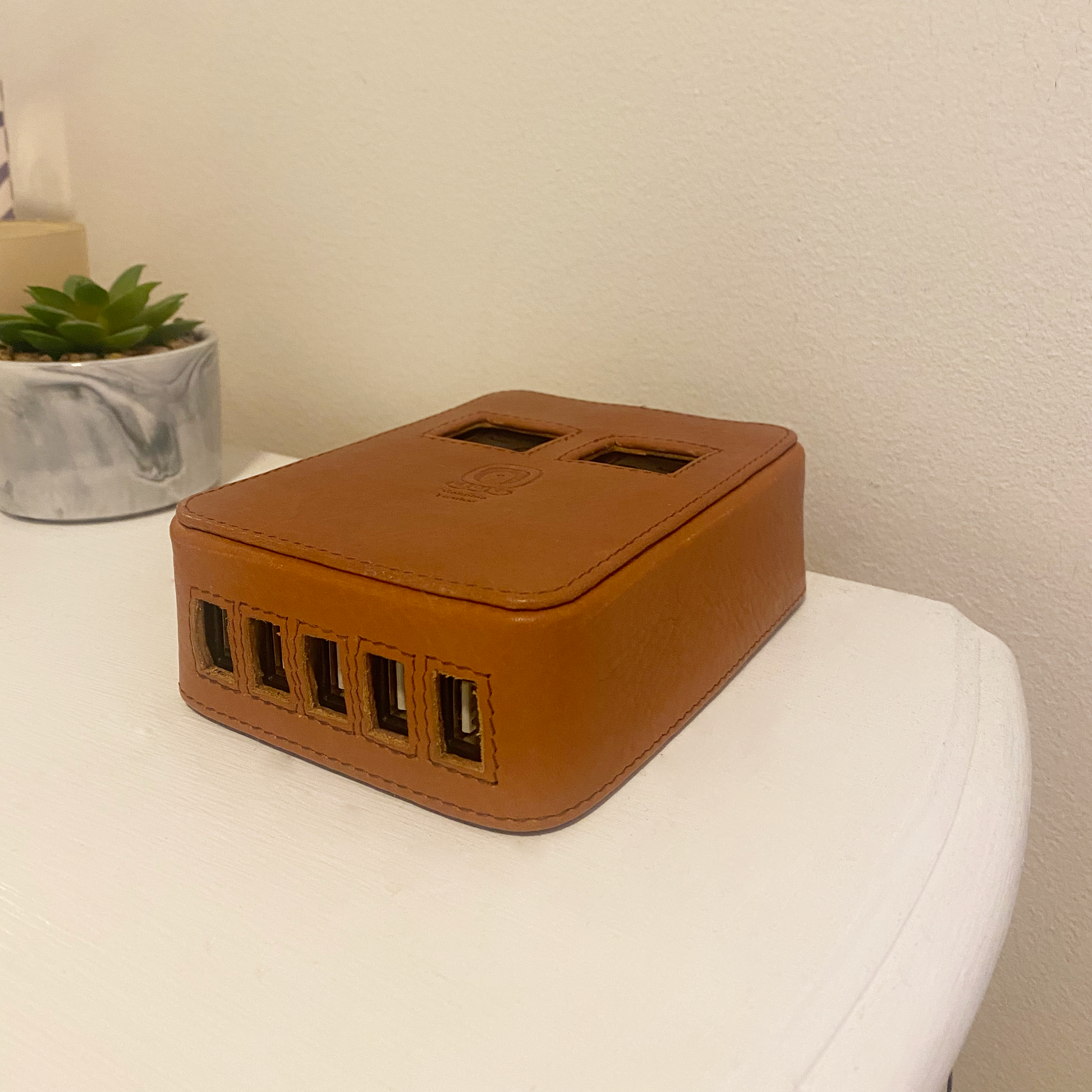GUS Hospitality — Power Hub with Customizable Genuine Leather Cover